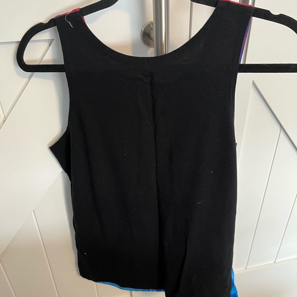 Sleeveless Top - Picture 3 of 3